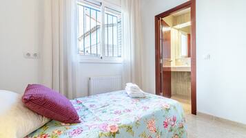 6 bedrooms, iron/ironing board