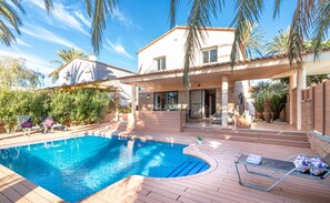 Villa | Exterior - Villa in Empuriabrava With Private Pool & Mooring (Castello d'Empuries)