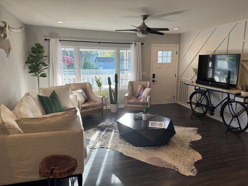 Charming 3-bedroom cottage in welcoming Nashville with WiFi, AC
