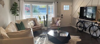 Charming 3-bedroom cottage in welcoming Nashville with WiFi, AC