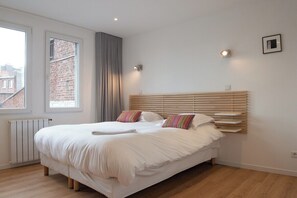 3 bedrooms, iron/ironing board, travel cot, WiFi