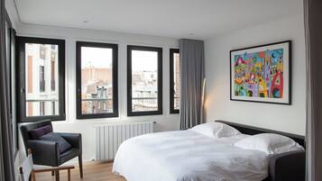 3 slaapkamers, een strijkplank/strijkijzer, reisbedje, wifi