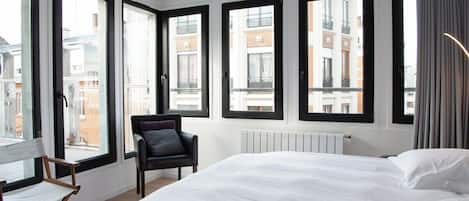3 habitaciones, tabla de planchar con plancha, cuna de viaje y wifi
