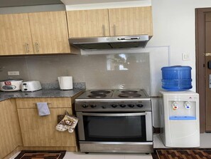 Condo, 1 Bedroom, Accessible, Balcony | Private kitchen
