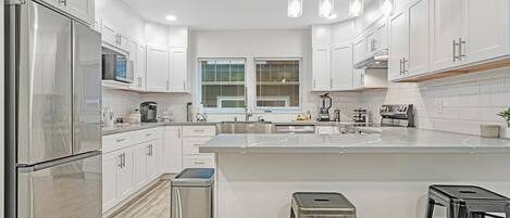 微波炉、烤箱、炉灶、洗碗机