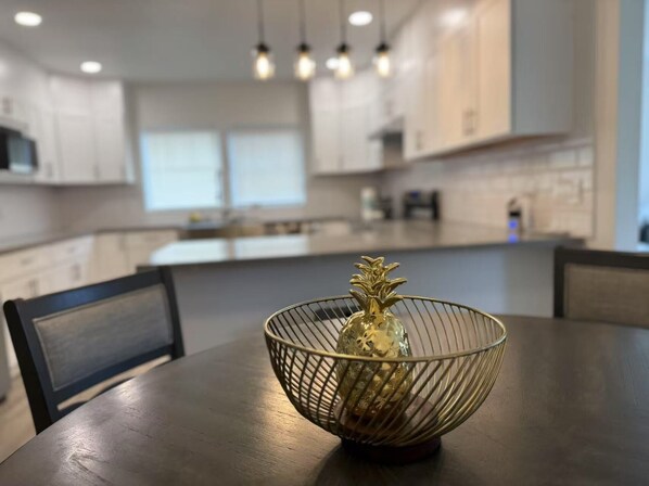 Dining - Newly renovated 3B2B main home with yard, AC in lovely Seattle Mt Baker (Seattle)