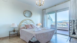Room - Apartment in Empuriabrava Near Sand Beach (Castello d'Empuries)