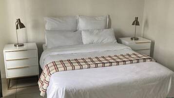 1 slaapkamer, een bureau, een strijkplank/strijkijzer, gratis wifi