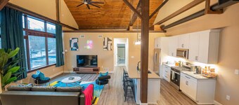 Charming 2-bedroom apartment in terrific Warrendale with AC