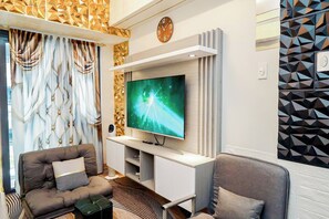 Apartamento, 1 habitación, balcón, vistas a la piscina | Sala de estar