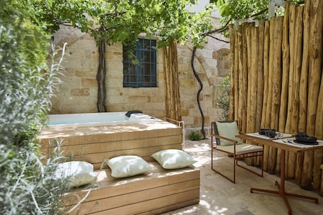 Suite Deluxe Emera | Private spa tub. Musae In Lama