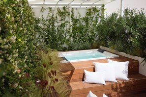 Luxury Room, 1 King Bed, Garden View | Private spa tub - Musae In Lama (Polignano a Mare)