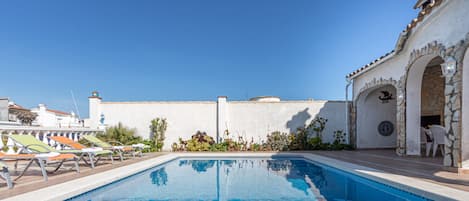 Villa | Pool | Indoor pool, outdoor pool