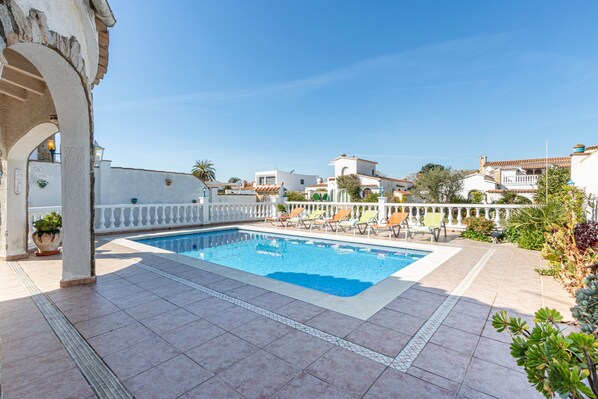 Villa | Pool | Indoor pool, outdoor pool