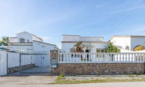 Villa | Exterior