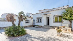 Villa | Exterior