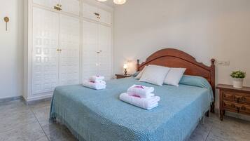 Villa | 3 bedrooms, iron/ironing board