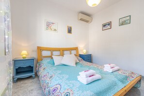 Villa - Apartment in Empuriabrava Near Sandy Beach (Castello d'Empuries)