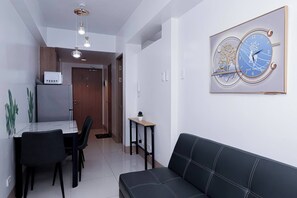 Apartamento, 1 habitación, balcón, vistas a la piscina | Sala de estar