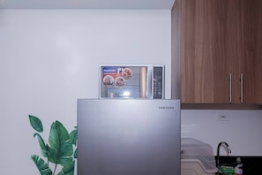 Condo, 1 Bedroom, Balcony, Pool View | Interior