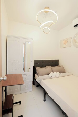 Condo, 1 Bedroom, Balcony, Pool View - The Prestige Shore by the Bay With Balcony Wifi (Pasay)