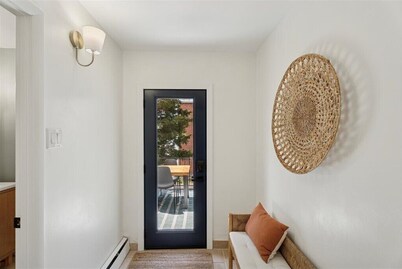 Spacious, bright, renovated and on the Main Line!