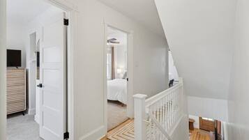 4 多间卧室、熨斗/熨衣板、WiFi、床单