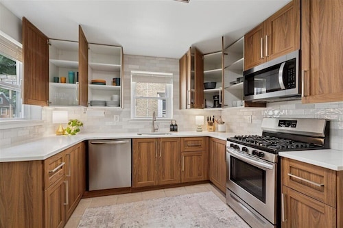 Spacious, bright, renovated and on the Main Line!