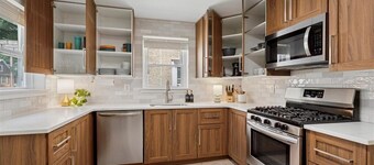 Spacious, bright, renovated and on the Main Line!