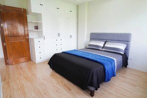 Room - Luxurious Place 2BR Entire House With Wifi Near SM Lucena (Lucena)