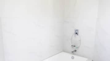 Room, 1 Bedroom, Terrace, Garden View | Bathroom