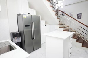 Interior - Luxurious Place 2BR Entire House With Wifi Near SM Lucena (Lucena)
