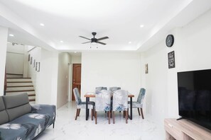 Room, 2 Bedrooms, Terrace, Garden View | Dining room