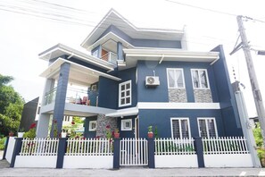 Exterior - Luxurious Place 2BR Entire House With Wifi Near SM Lucena (Lucena)