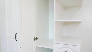 Room, 1 Bedroom, Terrace, Garden View | Interior