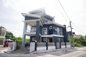 Exterior - Luxurious Place 2BR Entire House With Wifi Near SM Lucena (Lucena)