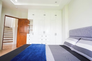 Room - Luxurious Place 2BR Entire House With Wifi Near SM Lucena (Lucena)