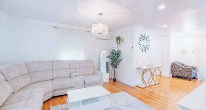 Charming 3-bedroom house with WiFi, AC in serene South Portland