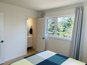 2 bedrooms, free WiFi, bed sheets - NW, Carriage home Close to U of C & Hospitals (Calgary)