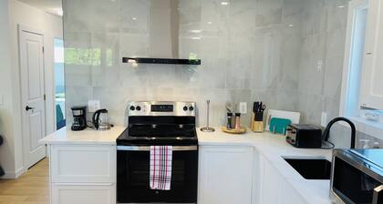 NW, Carriage home Close to U of C & Hospitals