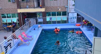 Luxurious Awoyaya Apartment With Private Pool and Garden