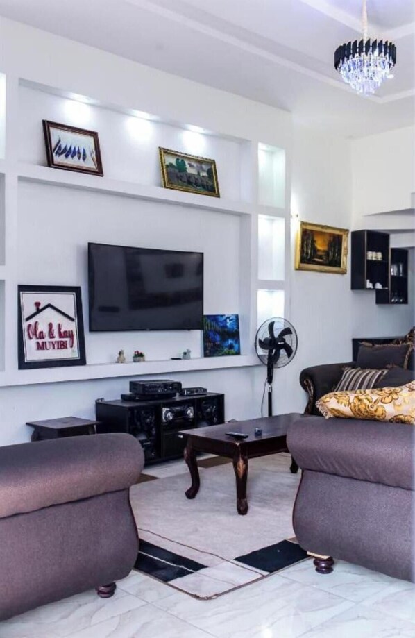 Appartement, 1 chambre, fumeurs, piscine privée | Salle de séjour