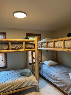 Ferros/tábuas de passar roupa, Wi-Fi, roupa de cama