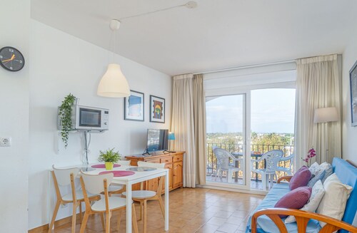 Apartment in Empuriabrava Near Sandy Beach