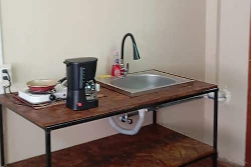 Basic Room, City View | Private kitchen | Cookware/dishes/utensils