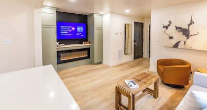 Stylish 1BR/1BA | Fully Furnish