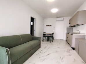 Appartement, 1 chambre, balcon, vue jardin | Coin séjour