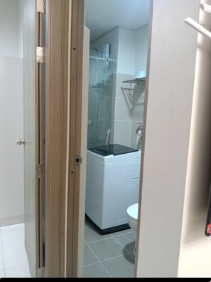 Bathroom - Cozy Luxurious Place Near MOA Picc CCP Free Wi-fi (Pasay)