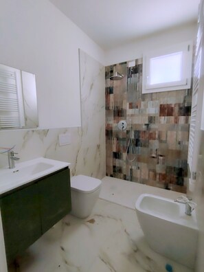 Apartamento, 1 habitación, balcón, vistas al jardín | Baño
