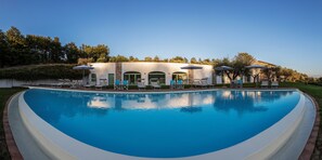 Piscine couverte, piscine extérieure